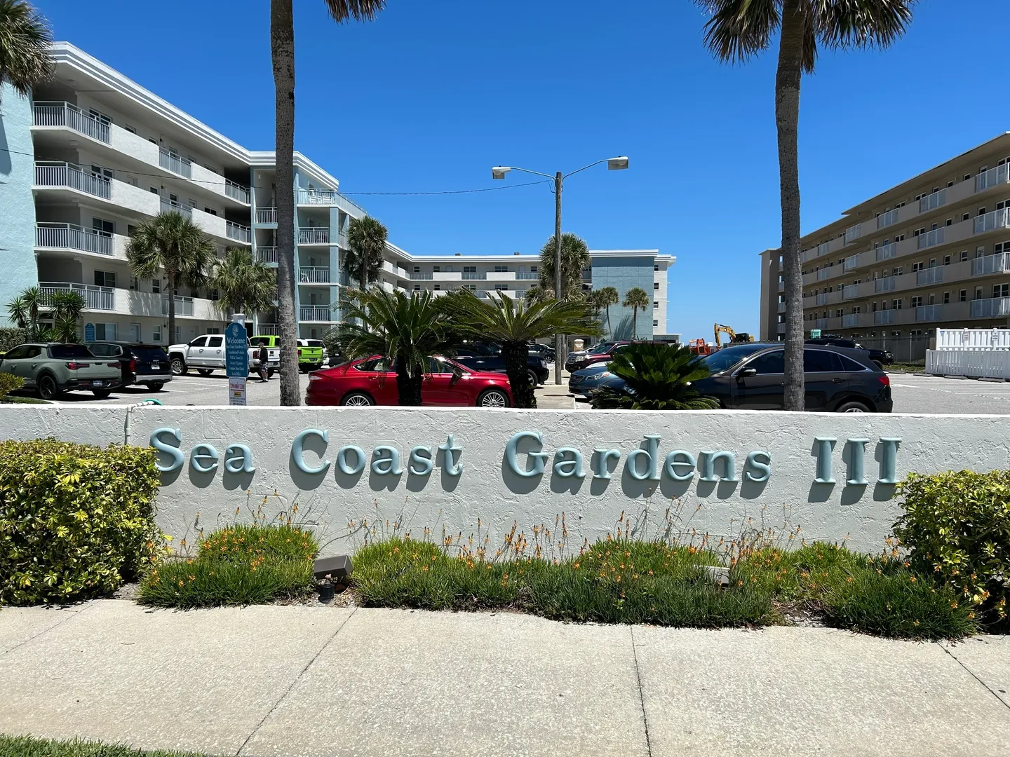 A sign that says sea coast gardens iii.